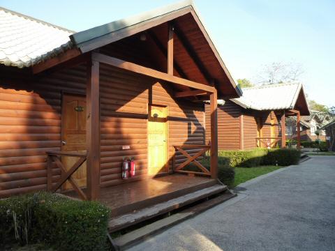 log cabin1031120-2.JPG